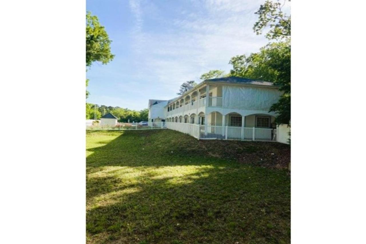 Studio Inn And Suites Galloway Bagian luar foto
