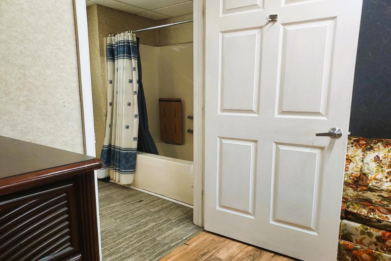 Studio Inn And Suites Galloway Bagian luar foto